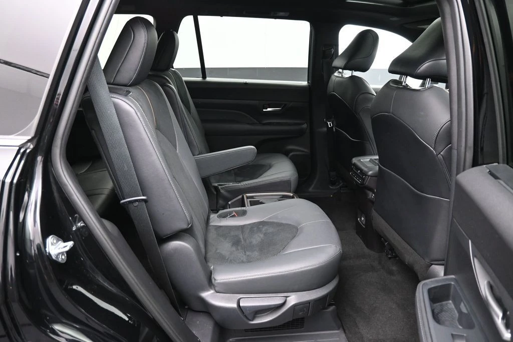 2025 Toyota Highlander - Image 27 of 31