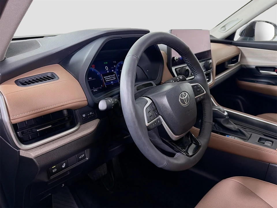 2025 Toyota Highlander - Image 11 of 12