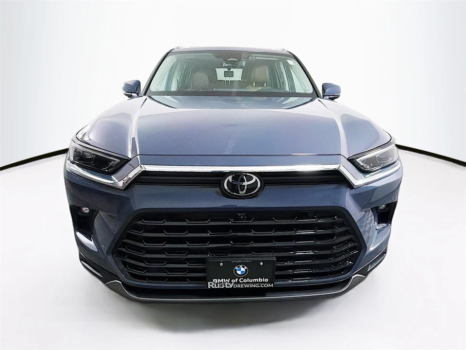 2025 Toyota Highlander - Image 2 of 12