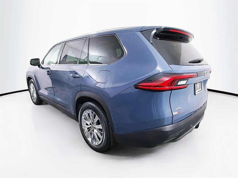 2025 Toyota Highlander - Image 6 of 12