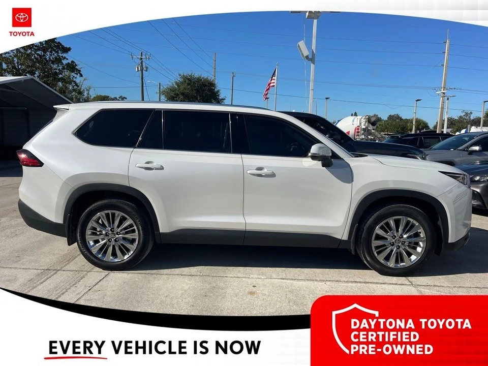 2025 Toyota Highlander - Image 7 of 10
