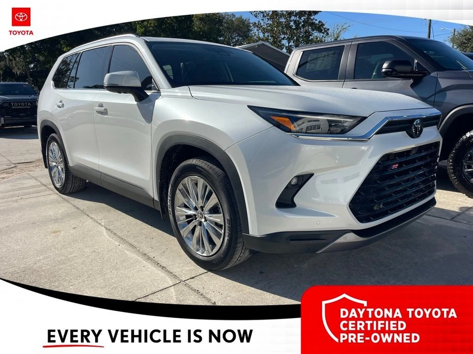 2025 Toyota Highlander - Image 6 of 10
