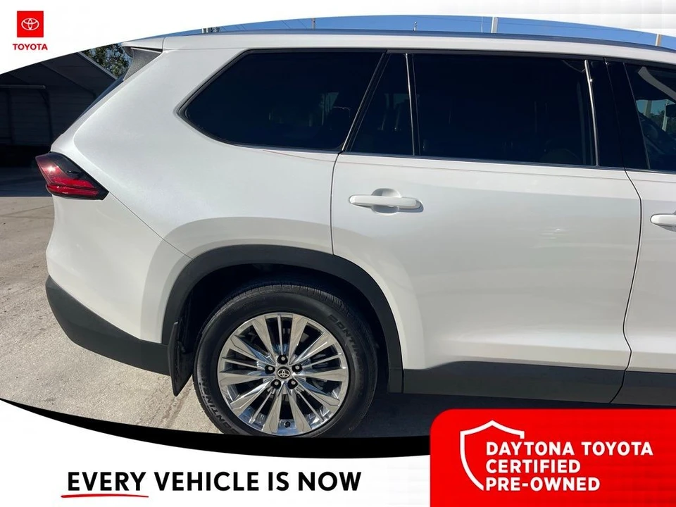 2025 Toyota Highlander - Image 3 of 10