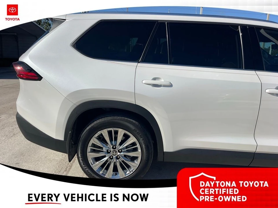 2025 Toyota Highlander - Image 8 of 10