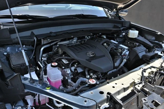 2025 Toyota Highlander - Image 20 of 21