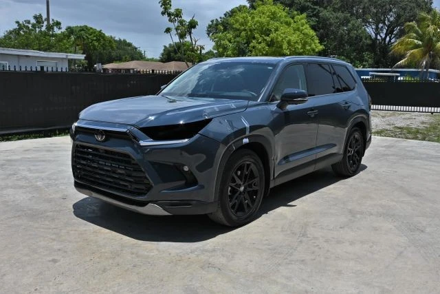 2025 Toyota Highlander - Image 2 of 21