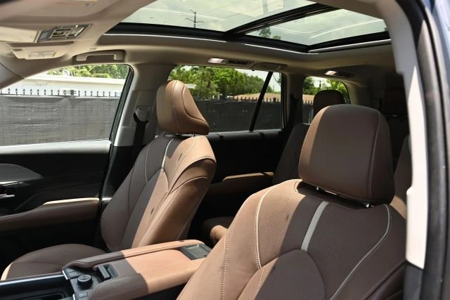 2025 Toyota Highlander - Image 9 of 21