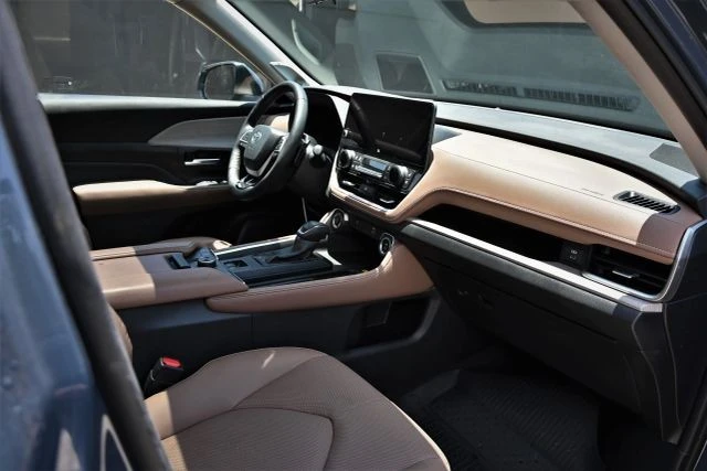 2025 Toyota Highlander - Image 14 of 21