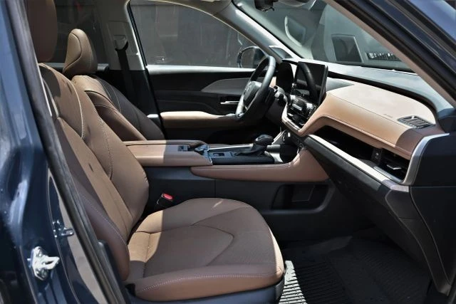 2025 Toyota Highlander - Image 13 of 21
