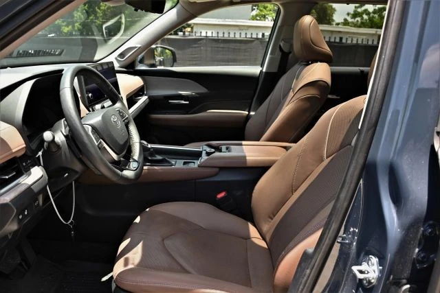 2025 Toyota Highlander - Image 12 of 21
