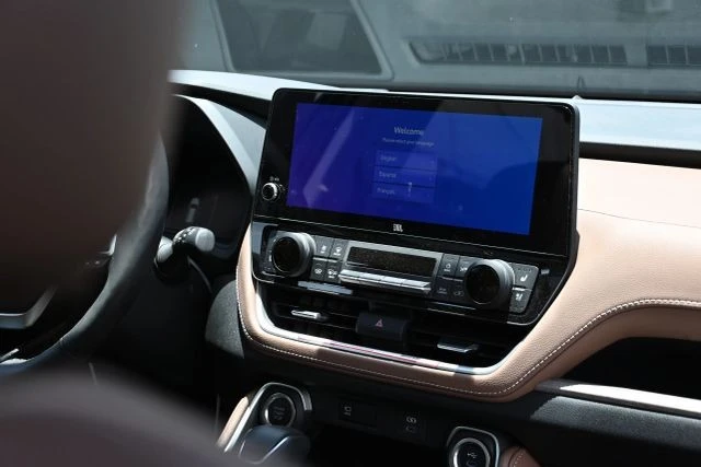 2025 Toyota Highlander - Image 8 of 21