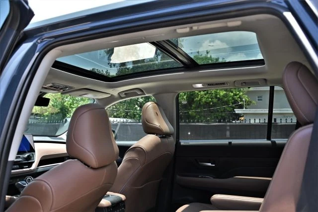 2025 Toyota Highlander - Image 16 of 21