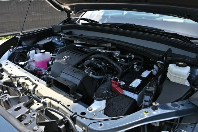 2025 Toyota Highlander - Image 19 of 21