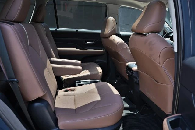 2025 Toyota Highlander - Image 17 of 21