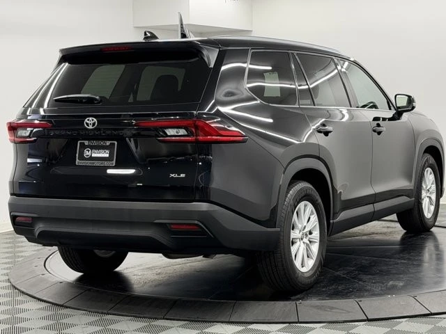 2025 Toyota Highlander - Image 8 of 12
