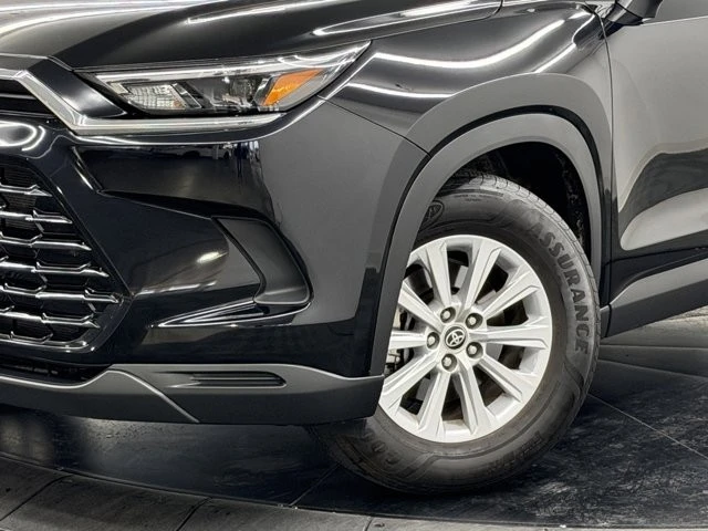 2025 Toyota Highlander - Image 4 of 12