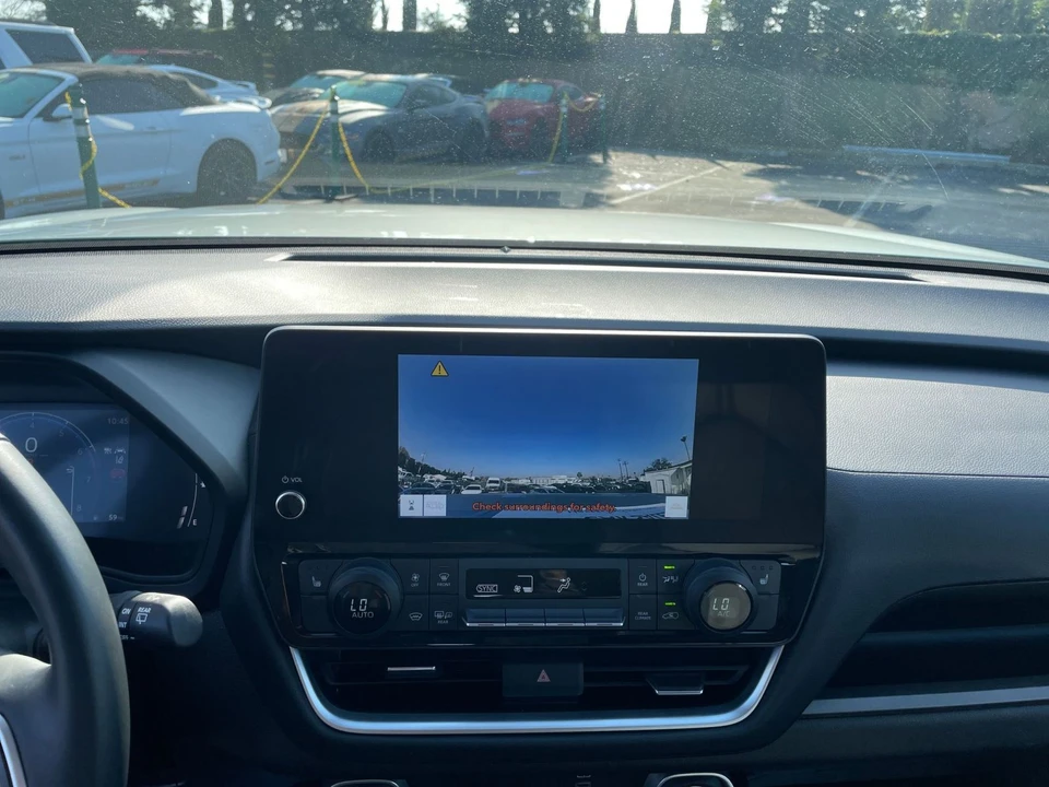 2025 Toyota Highlander - Image 22 of 31