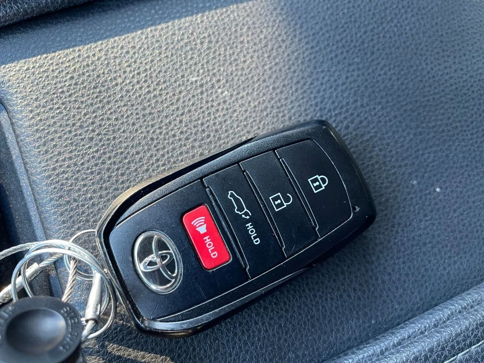 2025 Toyota Highlander - Image 18 of 31