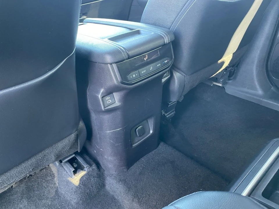 2025 Toyota Highlander - Image 21 of 31