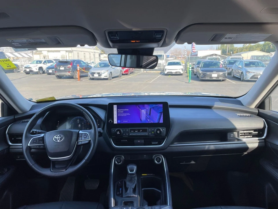 2025 Toyota Highlander - Image 31 of 31
