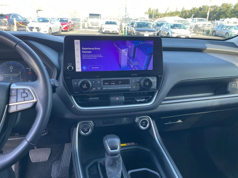 2025 Toyota Highlander - Image 14 of 31