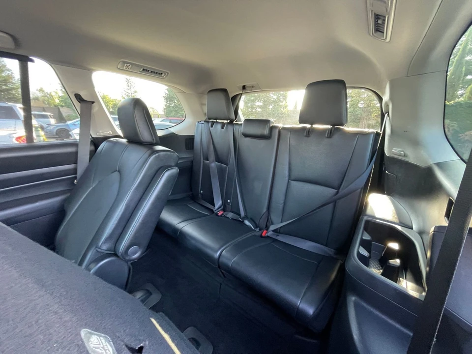 2025 Toyota Highlander - Image 26 of 31