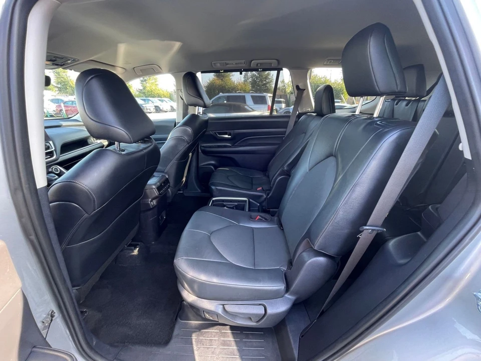 2025 Toyota Highlander - Image 23 of 31
