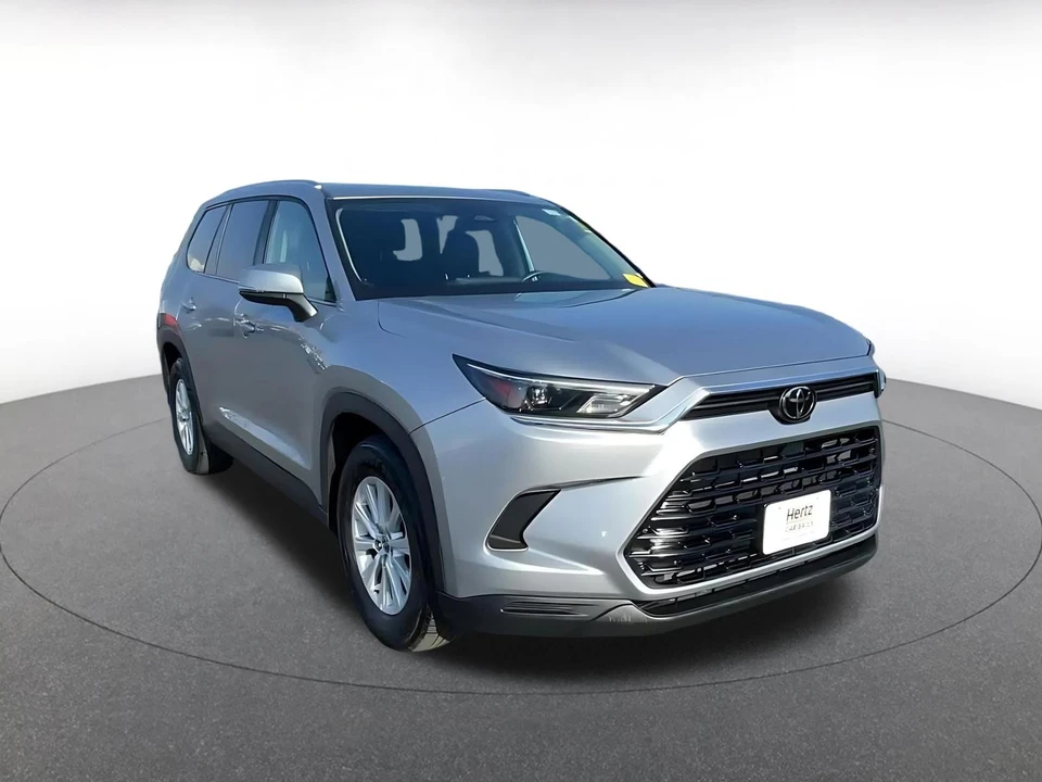 2025 Toyota Highlander - Image 3 of 31