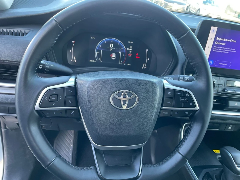 2025 Toyota Highlander - Image 25 of 31