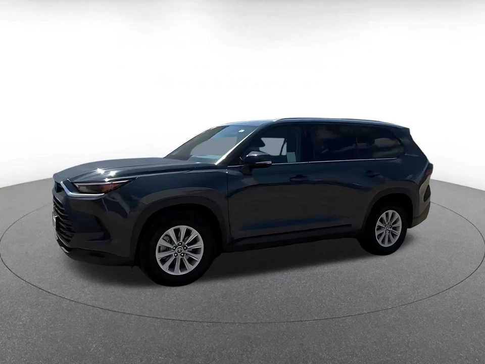 2025 Toyota Highlander - Image 6 of 31