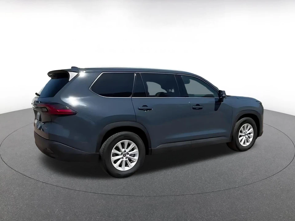 2025 Toyota Highlander - Image 16 of 31