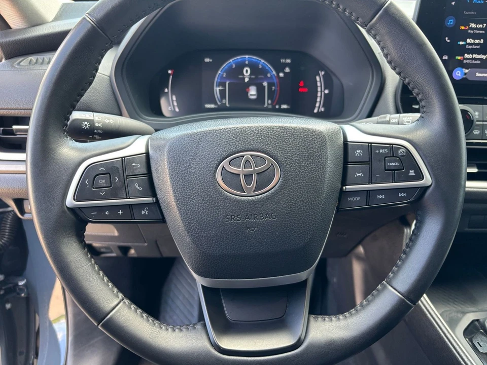 2025 Toyota Highlander - Image 24 of 31