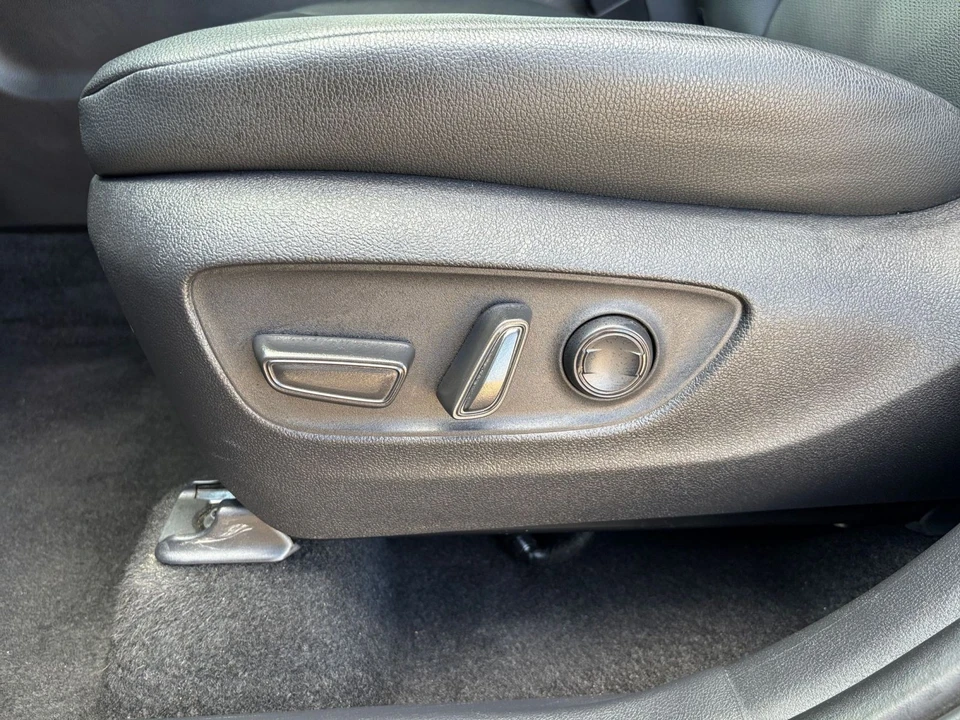 2025 Toyota Highlander - Image 18 of 31