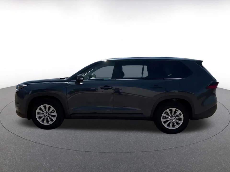 2025 Toyota Highlander - Image 7 of 31