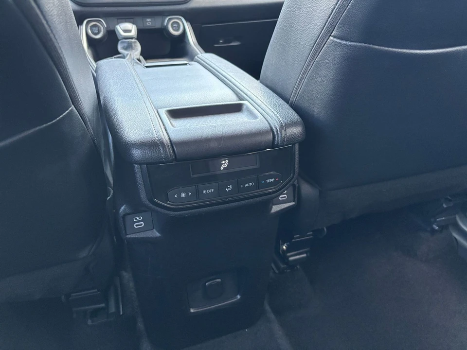 2025 Toyota Highlander - Image 26 of 31
