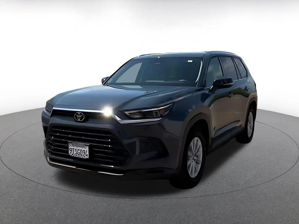 2025 Toyota Highlander - Image 8 of 31