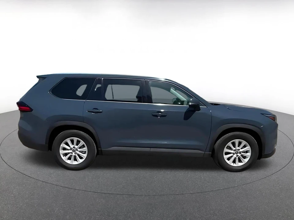 2025 Toyota Highlander - Image 13 of 31