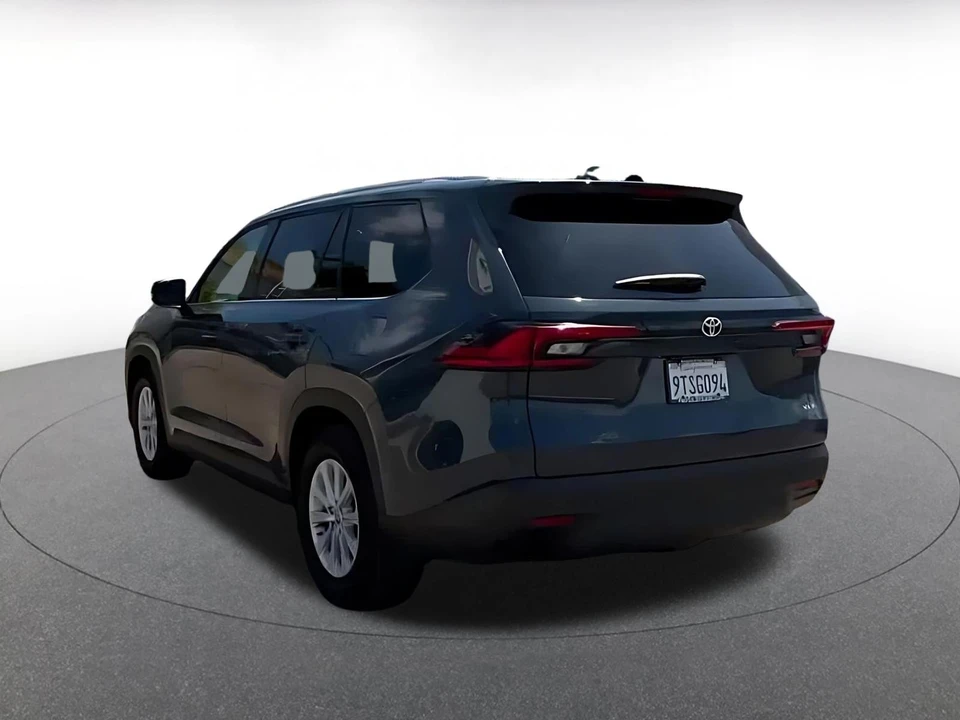 2025 Toyota Highlander - Image 11 of 31