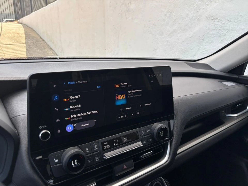 2025 Toyota Highlander - Image 18 of 31