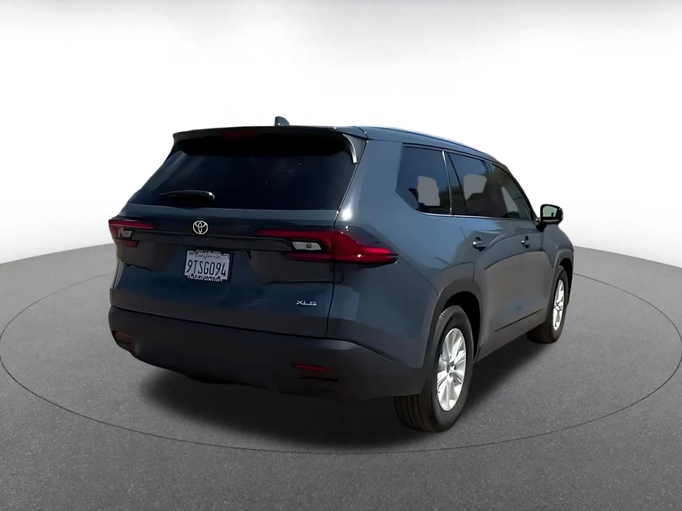 2025 Toyota Highlander - Image 12 of 31