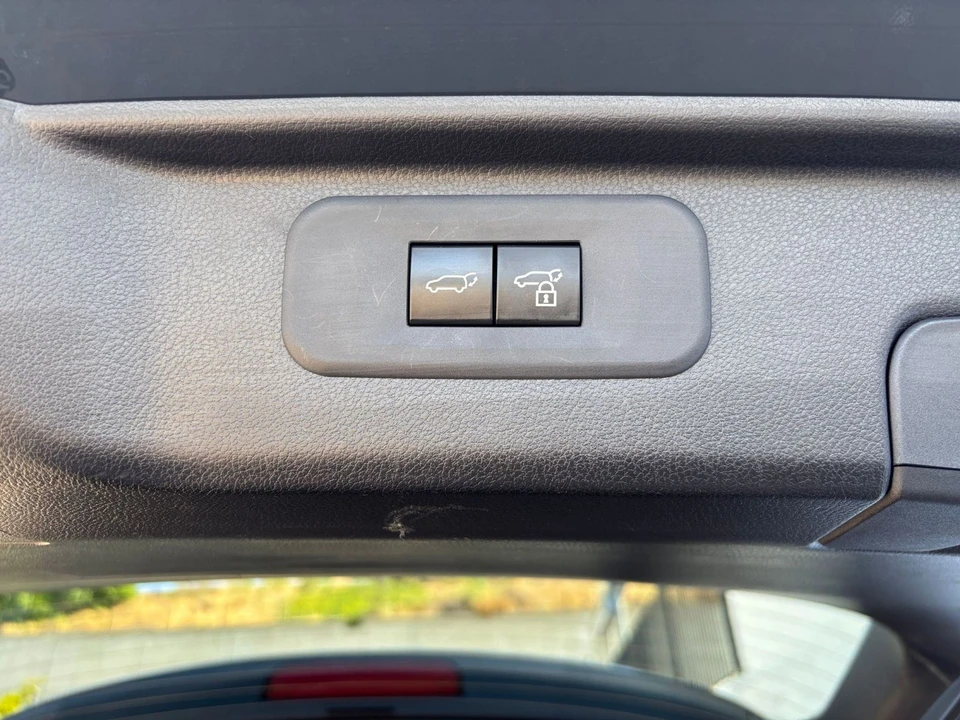 2025 Toyota Highlander - Image 25 of 31