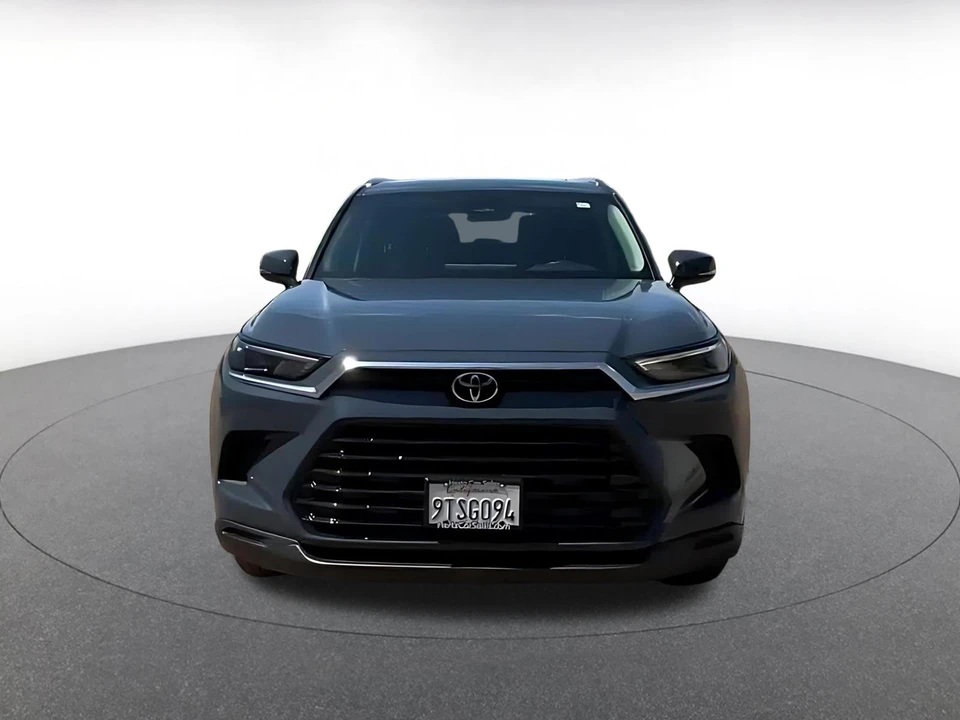 2025 Toyota Highlander - Image 4 of 31