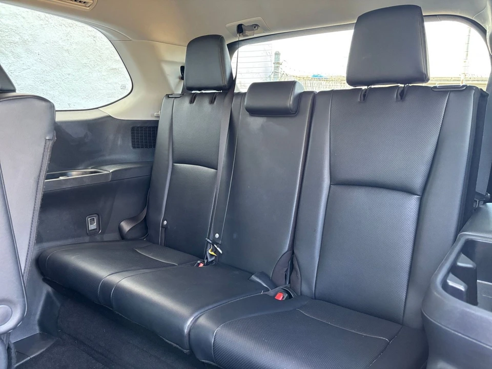 2025 Toyota Highlander - Image 27 of 31