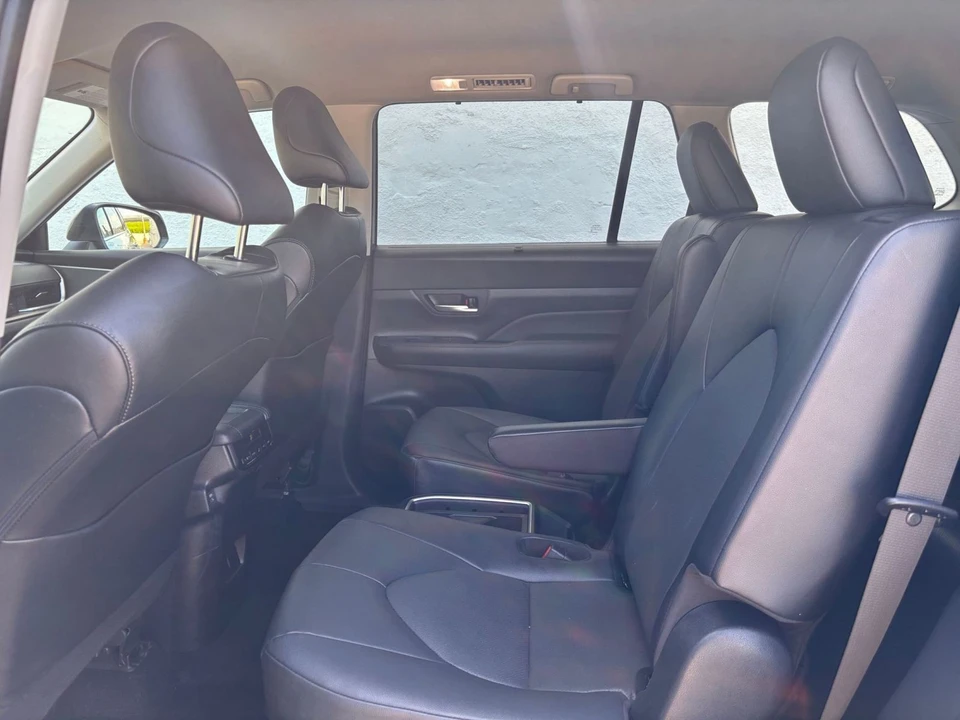 2025 Toyota Highlander - Image 22 of 31