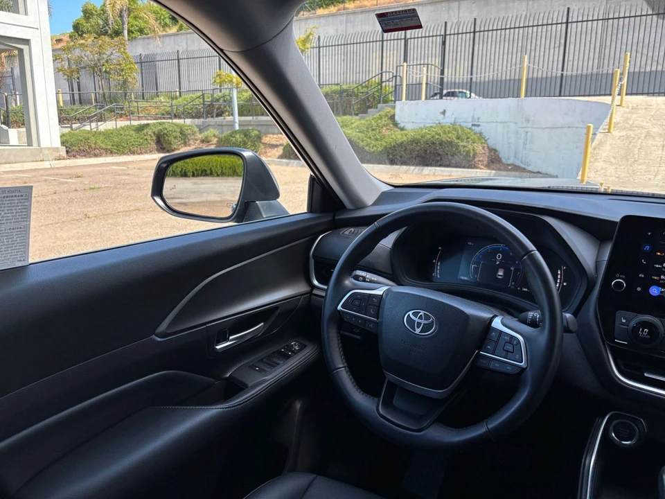 2025 Toyota Highlander - Image 31 of 31
