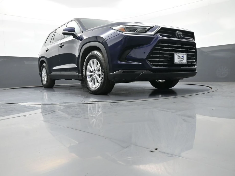 2025 Toyota Highlander - Image 30 of 31