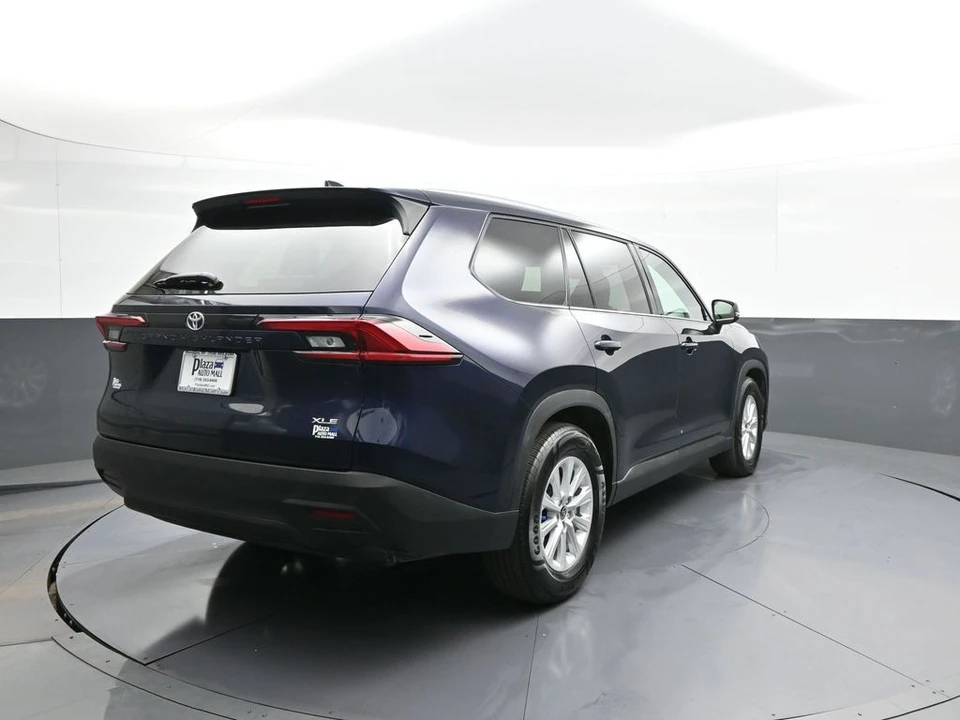 2025 Toyota Highlander - Image 6 of 31
