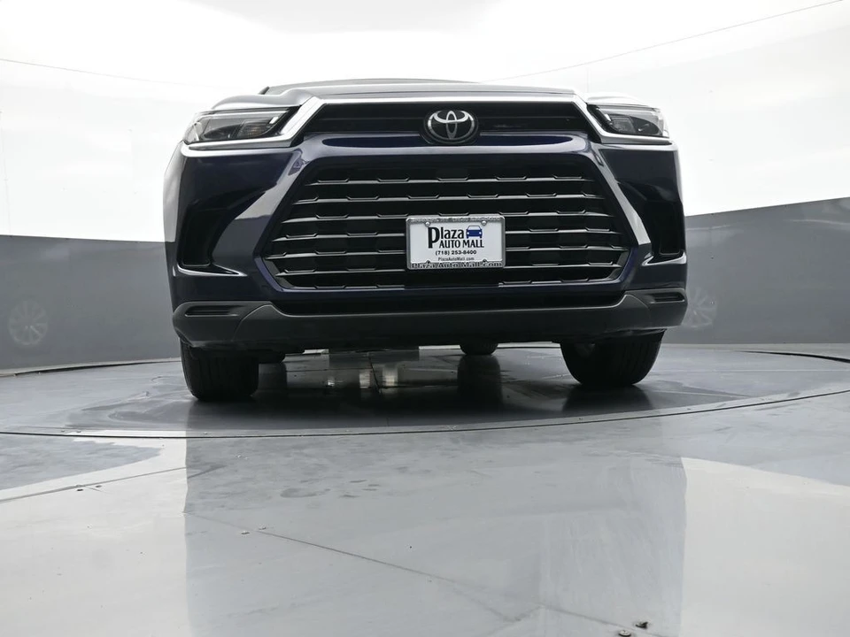 2025 Toyota Highlander - Image 29 of 31