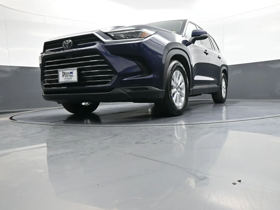 2025 Toyota Highlander - Image 28 of 31