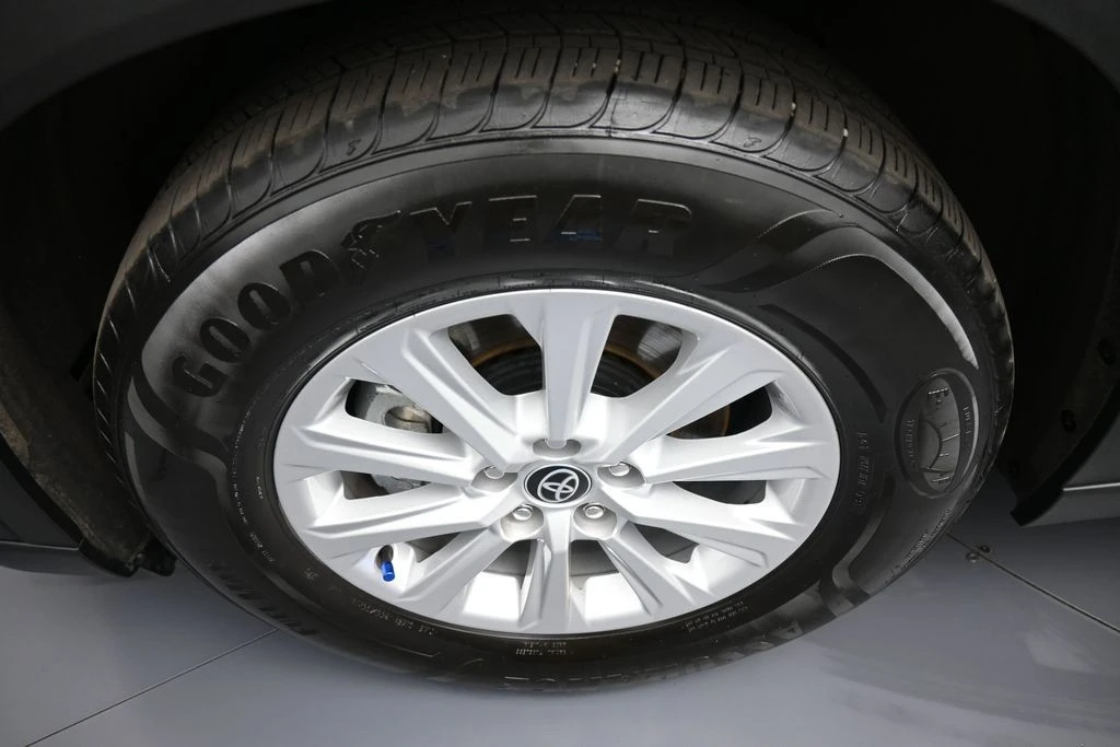 2025 Toyota Highlander - Image 14 of 31